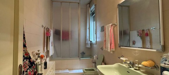 Apartamento de 4 dormitorios en Reggio Emilia, Italy No. 315975 11