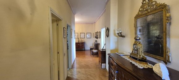 Apartamento de 4 dormitorios en Reggio Emilia, Italy No. 315975 28