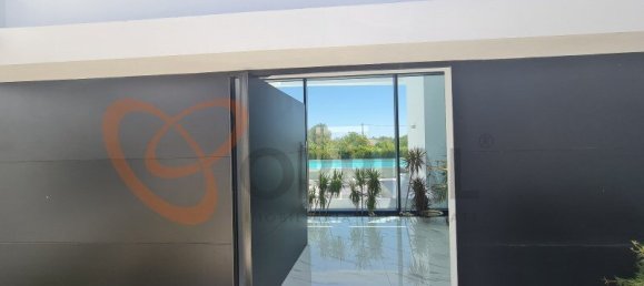 4 bedrooms Villa in Faro, Portugal No. 129068 3