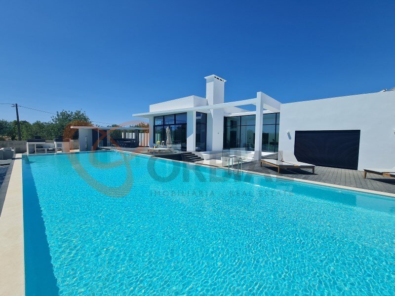 4 bedrooms Villa in Faro, Portugal No. 129068