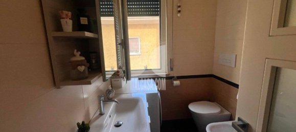 Квартира с 2 спальнями в Мантуя, Италия № 353825 3