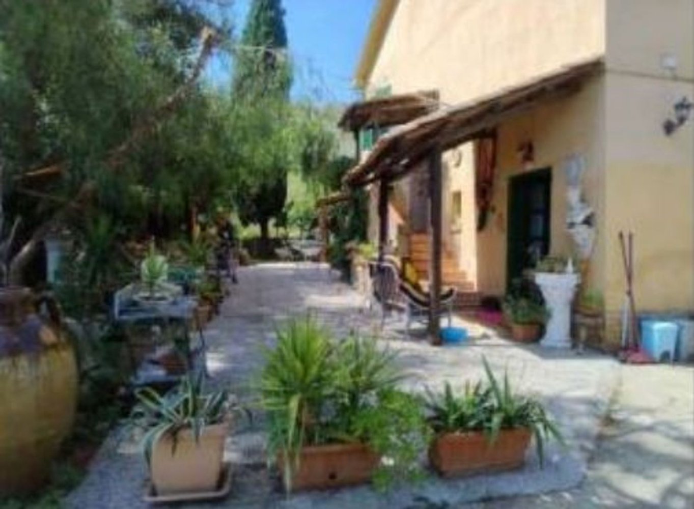 7 rooms House in Penne, Italy No. 41852