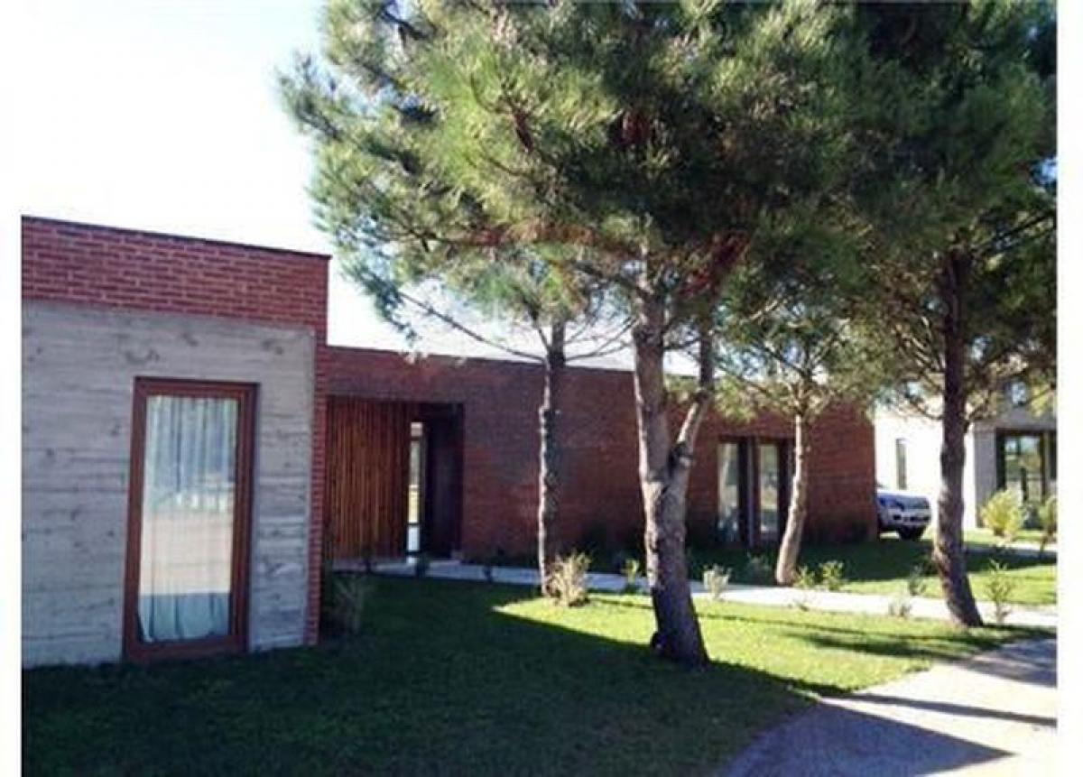 3 bedrooms House in Mar del Plata, Argentina No. 67726