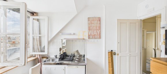 Studio in Paris, France No. 294108 3