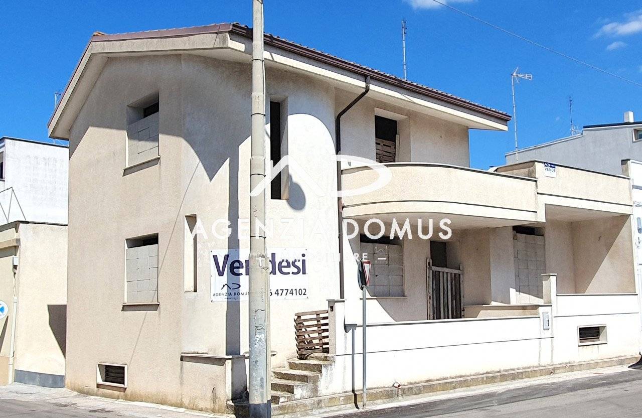 5 rooms House in Melissano, Italy No. 267747