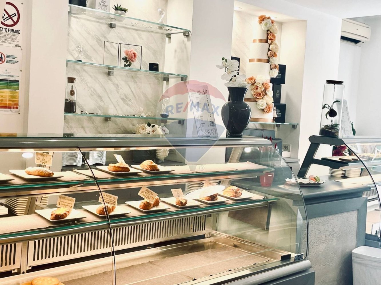 Propiedad comercial de 2 habitaciónes en Poggio a Caiano, Italy No. 356220