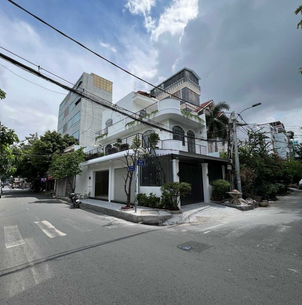100.8m² Townhouse in District 7, Vietnam No. 15882