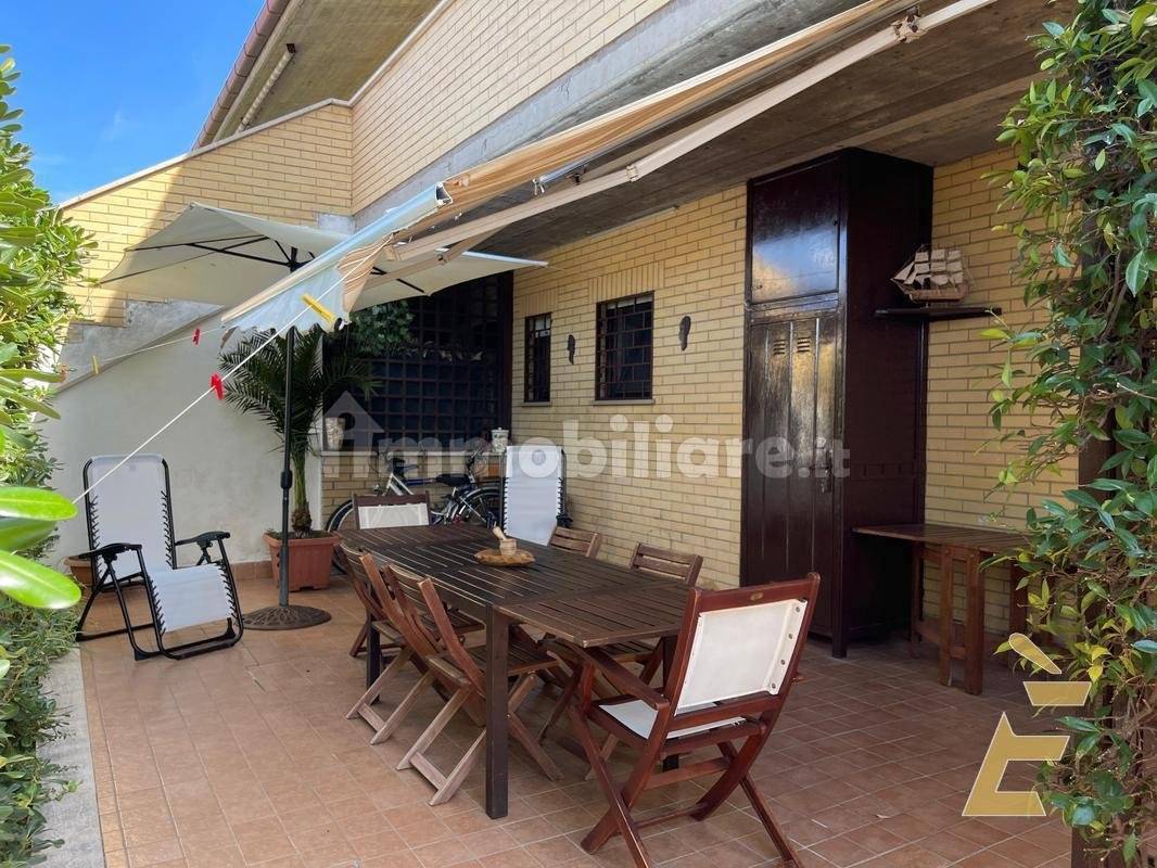 Apartamento T2 em Ardea, Italy N.º 349944