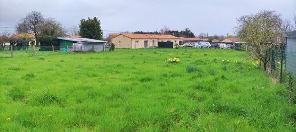 1885m² Land in Champagne-Saint-Hilaire, France No. 311470 9