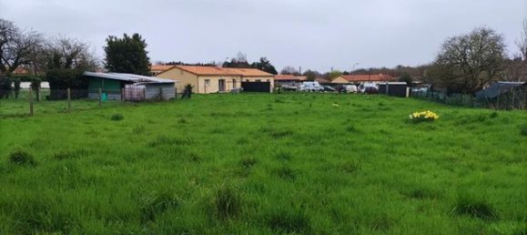 1885m² Land in Champagne-Saint-Hilaire, France No. 311470 10
