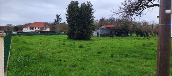 1885m² Land in Champagne-Saint-Hilaire, France No. 311470 3