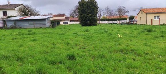 1885m² Land in Champagne-Saint-Hilaire, France No. 311470 8