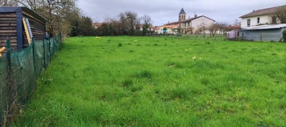 1885m² Land in Champagne-Saint-Hilaire, France No. 311470 2
