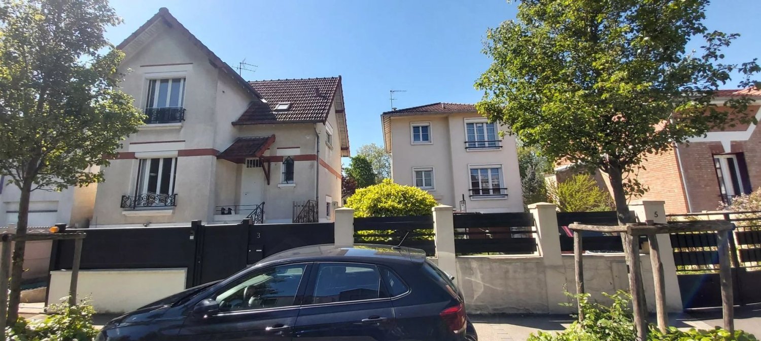 Casa de 2 dormitorios en Chelles, France No. 180886