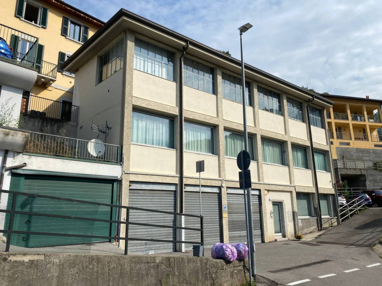 Propiedad comercial en Lecco, Italy 720 m² No. 398152