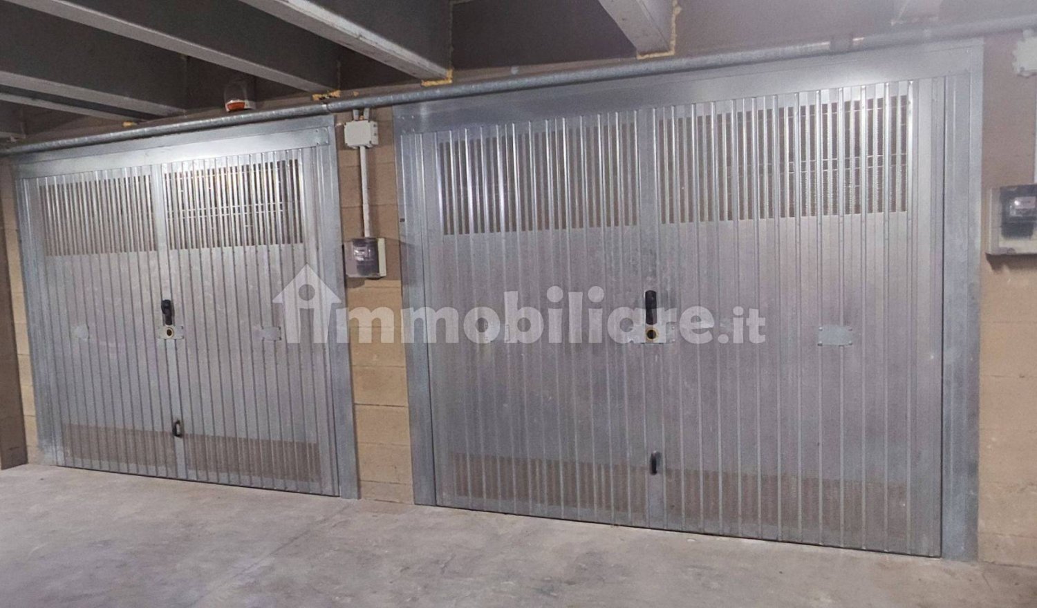 Garage à Taranto, Italy 30m² No. 309573