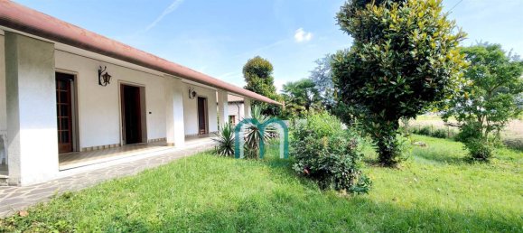 Villa de 3 dormitorios en Salzano, Italy No. 161836 36