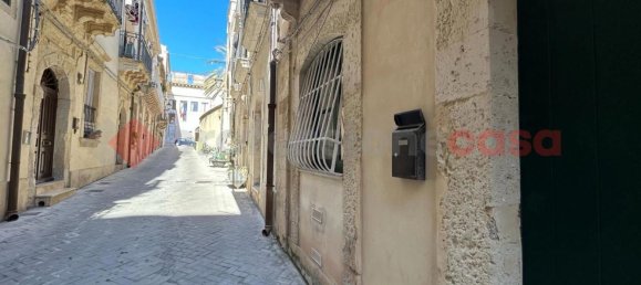 2-salle Appartement à Syracuse, Italy No. 250098 3