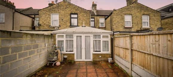 3 bedrooms House in East Ham, United Kingdom No. 11398 41