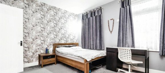 3 bedrooms House in East Ham, United Kingdom No. 11398 3