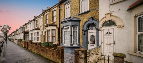 3 bedrooms House in East Ham, United Kingdom No. 11398 2