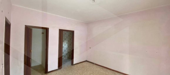 4-salle Appartement à Barletta, Italy No. 23037 3