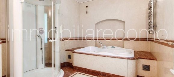 6 غرف نوم فيلا في San Fermo della Battaglia, Italy رقم 264199 36