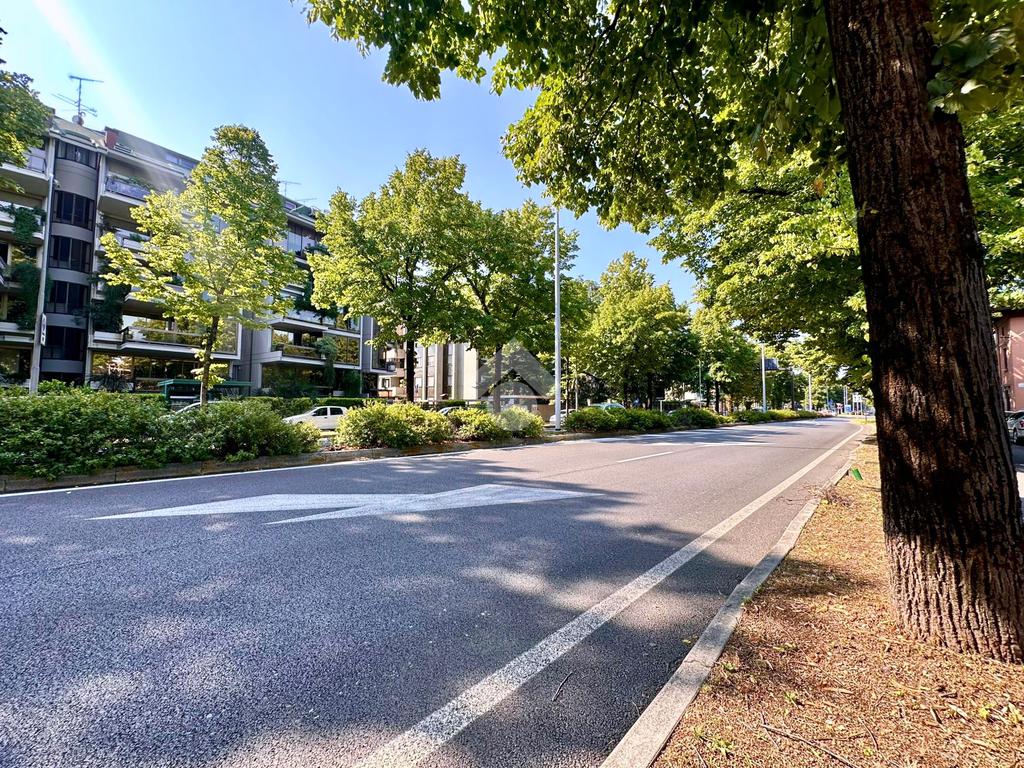 348m² Commercial property in Udine, Italy No. 347442