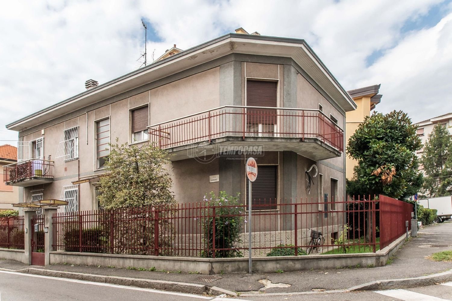 66m² Commercial property in Cusano Milanino, Italy No. 75116