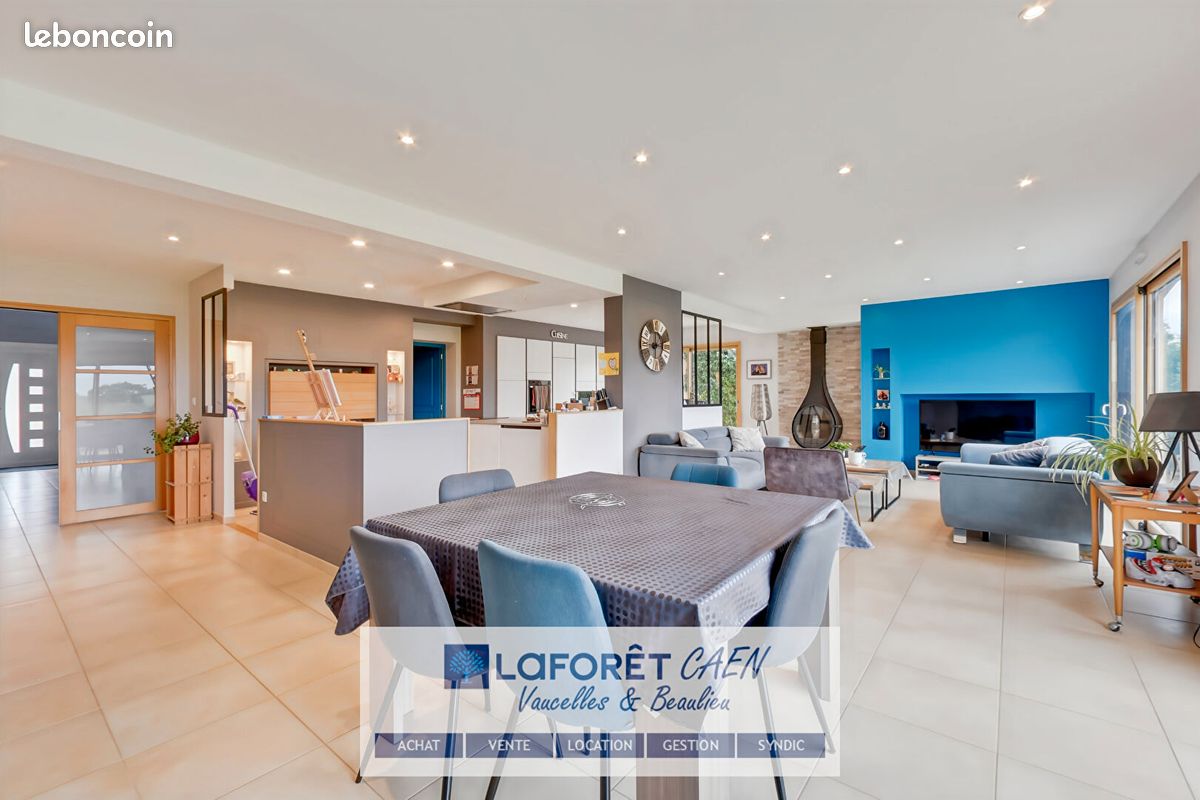 6 bedrooms House in Calvados, France No. 362159