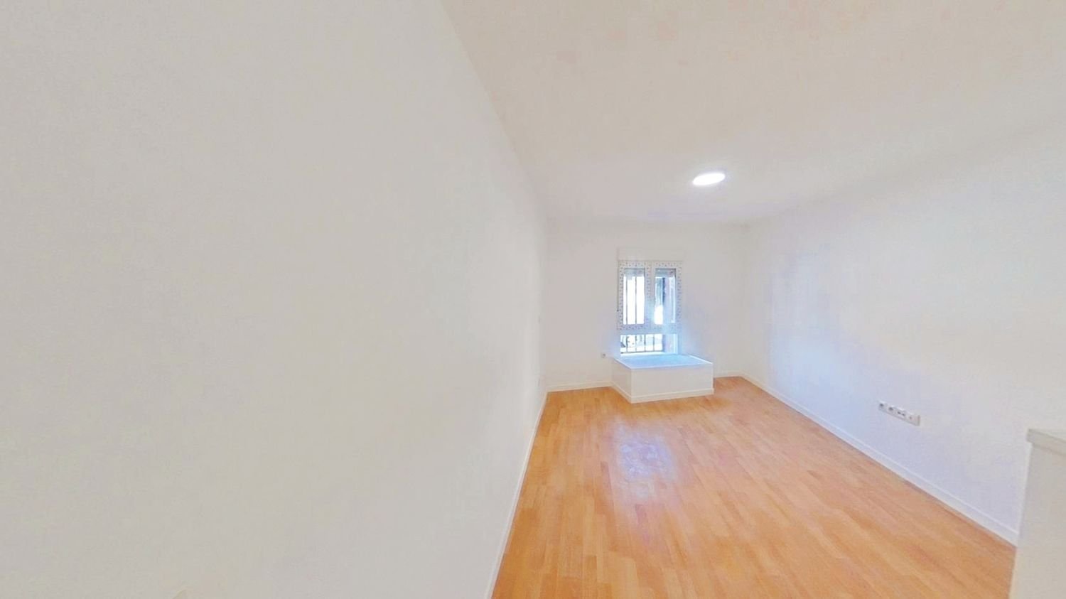 Dúplex de 2 dormitorios en Madrid, Spain No. 248475