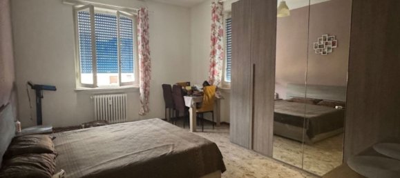 4 bedrooms Apartment in Parma, Italy No. 319120 3