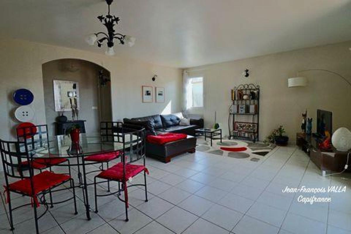 Кондоминиум  с 3 спальнями в Мирамас, Франция № 4232