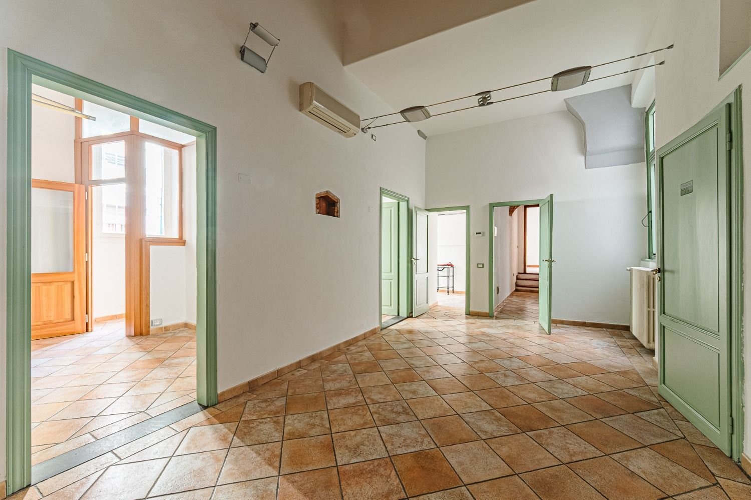  مكتب في Pistoia, Italy 173متر مربع رقم 342408