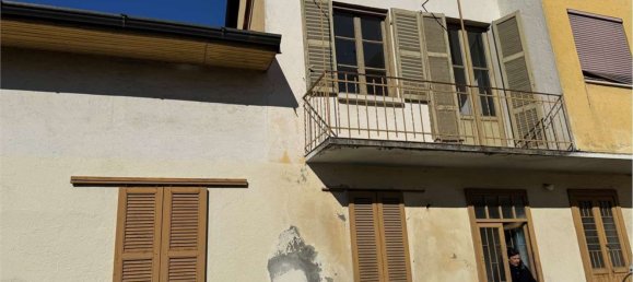 Дом с 4 комнатами в Традате, Италия № 3409 7