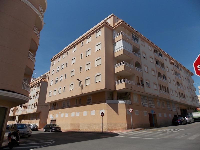 2 dormitorios apartamento en venta en Torrevieja, Alicante, Comunidad Valenciana, Spain № 370051