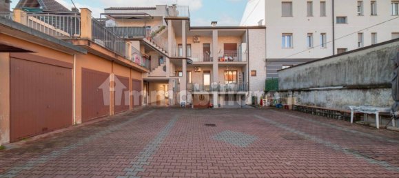 3 Schlafzimmer Wohnung in Monza, Italy, Nr. 215574 4