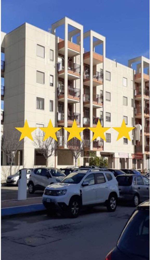Apartamento de 4 dormitorios en Bisceglie, Italy No. 327623