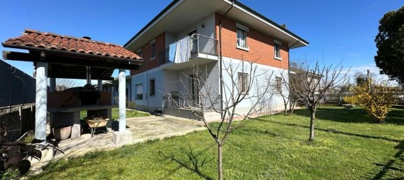 8 rooms Villa in Crescentino, Italy No. 144630 4