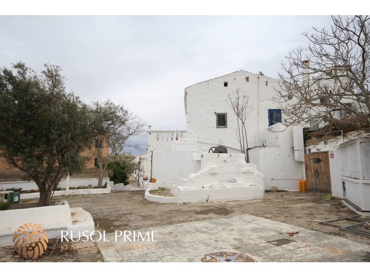 5 غرف نوم فيلا في Es Castell, Spain رقم 2088