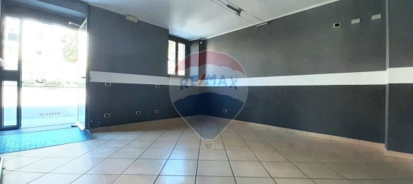 92m² Commercial property in Varese, Italy No. 58228 3