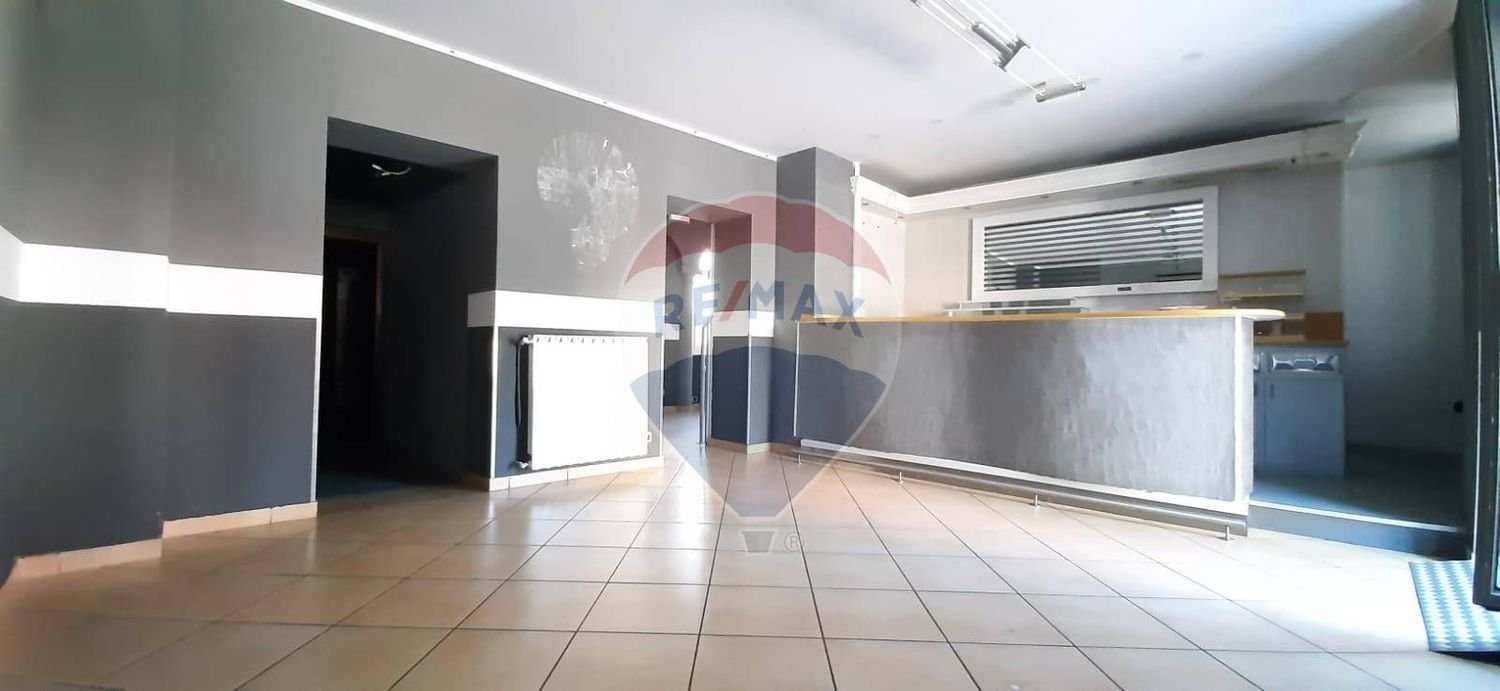 92m² Commercial property in Varese, Italy No. 58228