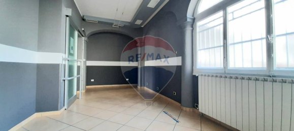 92m² Commercial property in Varese, Italy No. 58228 10