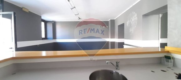 92m² Commercial property in Varese, Italy No. 58228 9