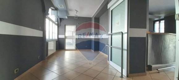 92m² Commercial property in Varese, Italy No. 58228 11