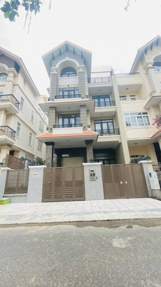 200m² Villa in District 7, Vietnam No. 7940
