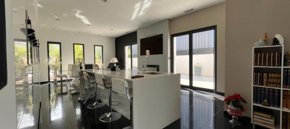 3 bedrooms Villa in Argeliers, France No. 202910 4