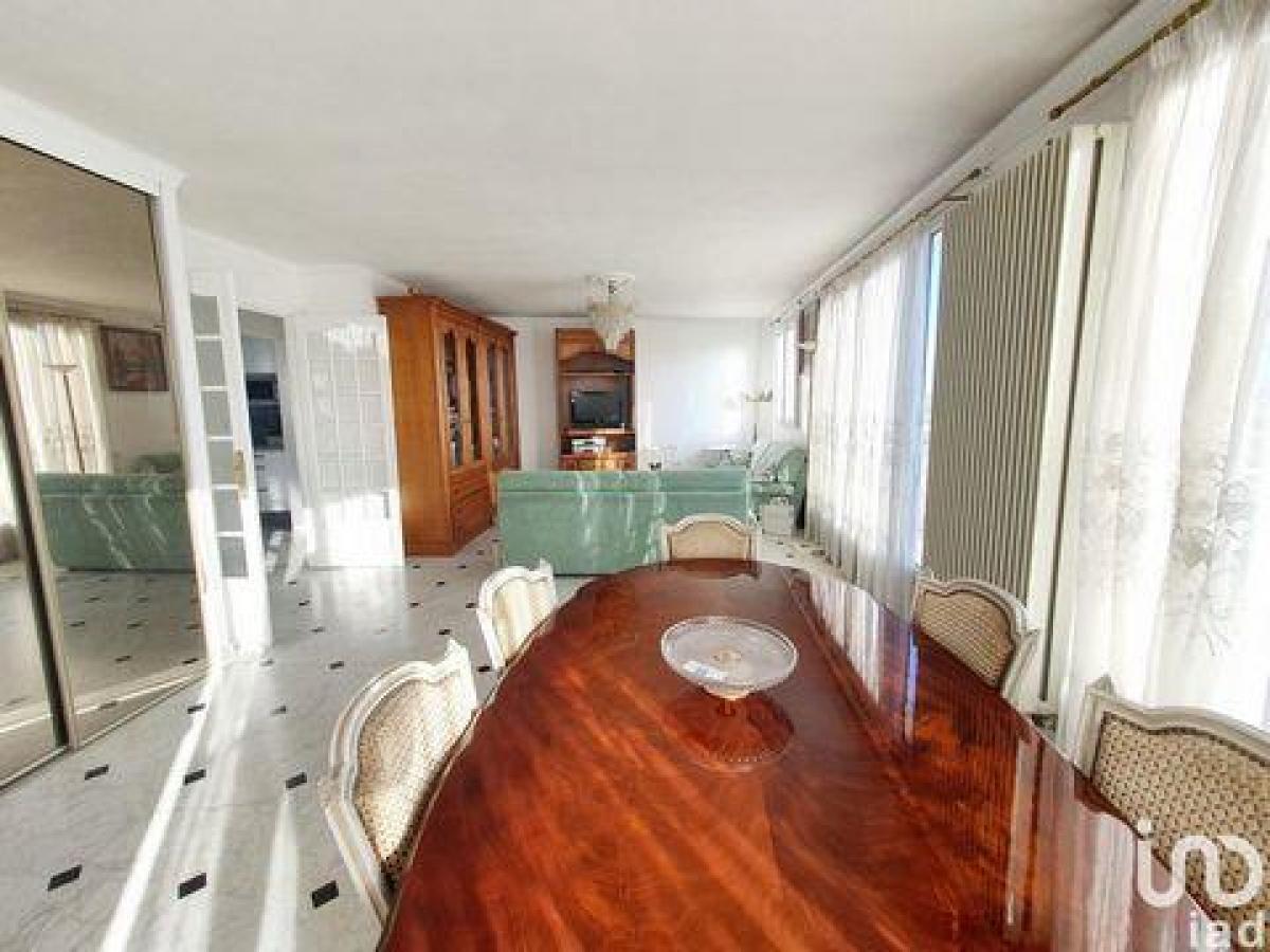 3 bedrooms Condo in Arcueil, France No. 29141