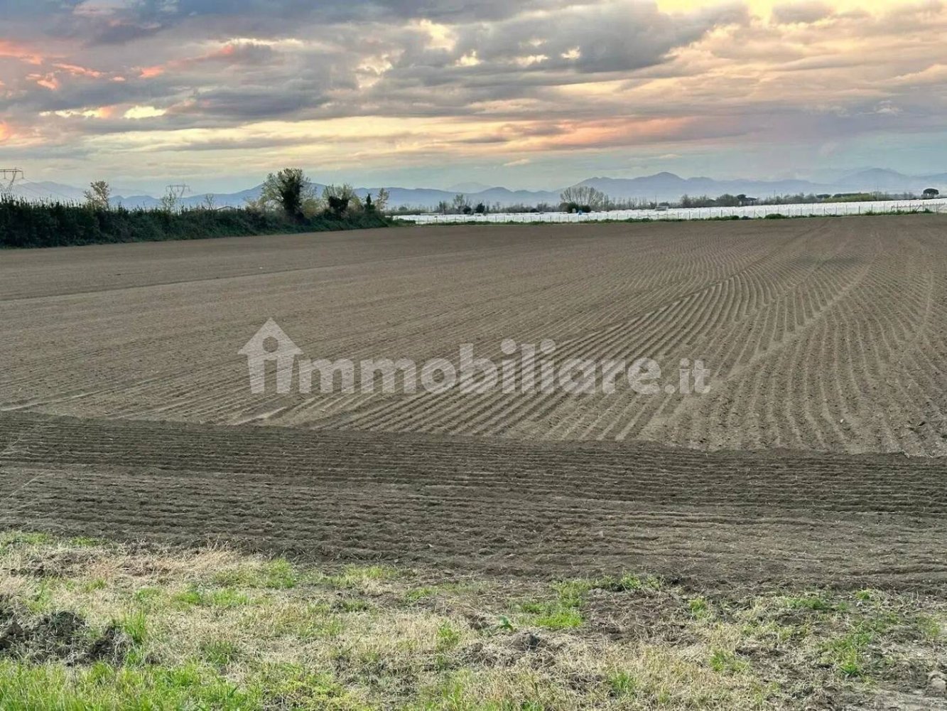 Grundstück in Qualiano, Italy 20000m², Nr. 264523