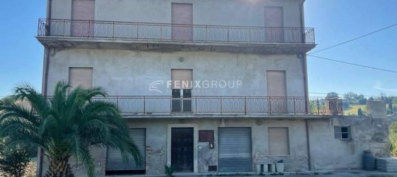 5-Zimmer Villa in Ancarano, Italy, Nr. 134681 8